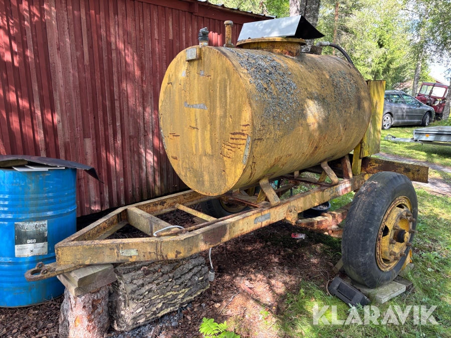 Bränsletank med släpvagn