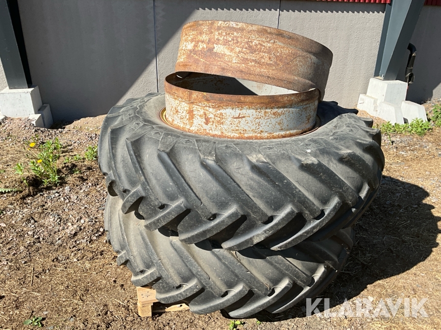 Dubbelmontage Goodyear 18.4-34 med ringar 1par