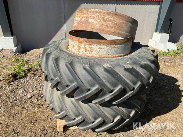 Dubbelmontage Goodyear 18.4-34 med ringar 1par