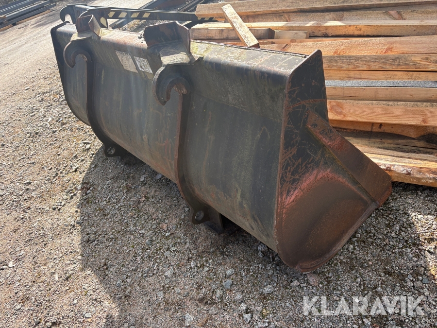 Skopa Volvo BM 91033