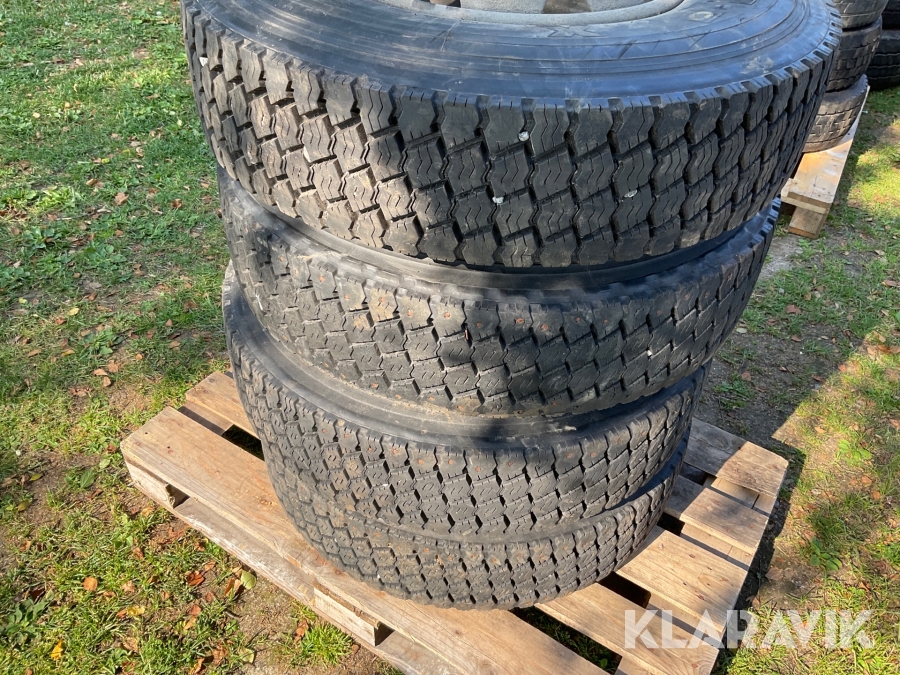 Lastbilsdäck 4 ser regummerade