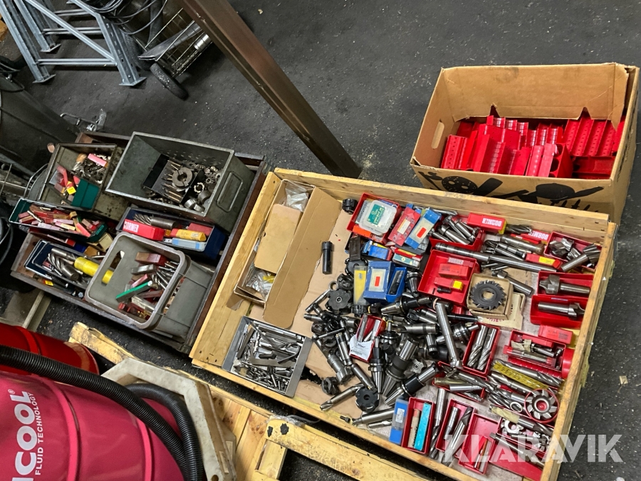 Stort parti verktyg till svarv och fräs