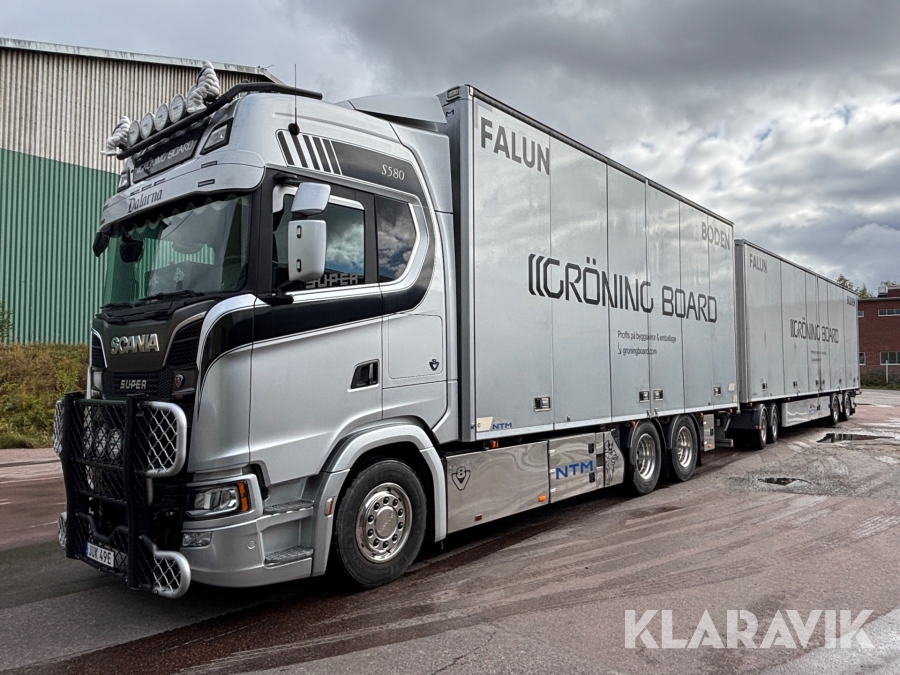 Lastbil Scania S580 6X2 med släp