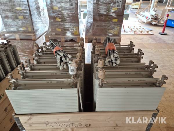 Radiatorer med rörkoppel och termostat 14 st