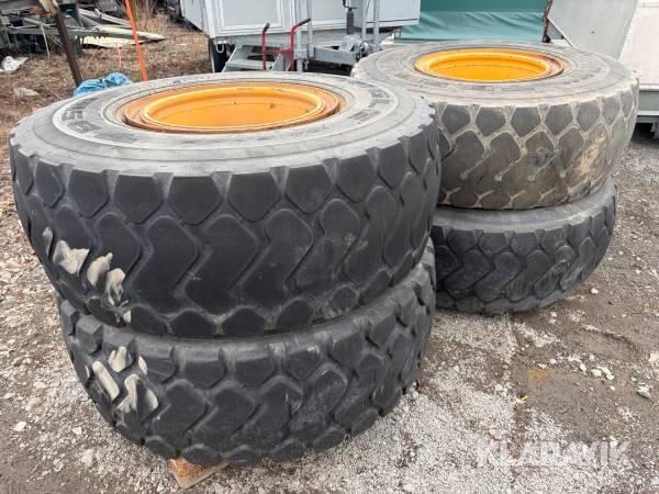 Entreprenaddäck med fälg Triangle 20.5R25 4st 
