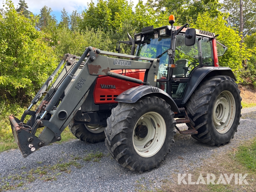 Traktor Valtra 6550 HiTech med lastare & redskap