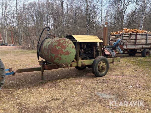 Vattenpump Landini på kärra