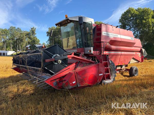 Skördetröska Massey Ferguson 30 16,5ft med skärbordsvagn