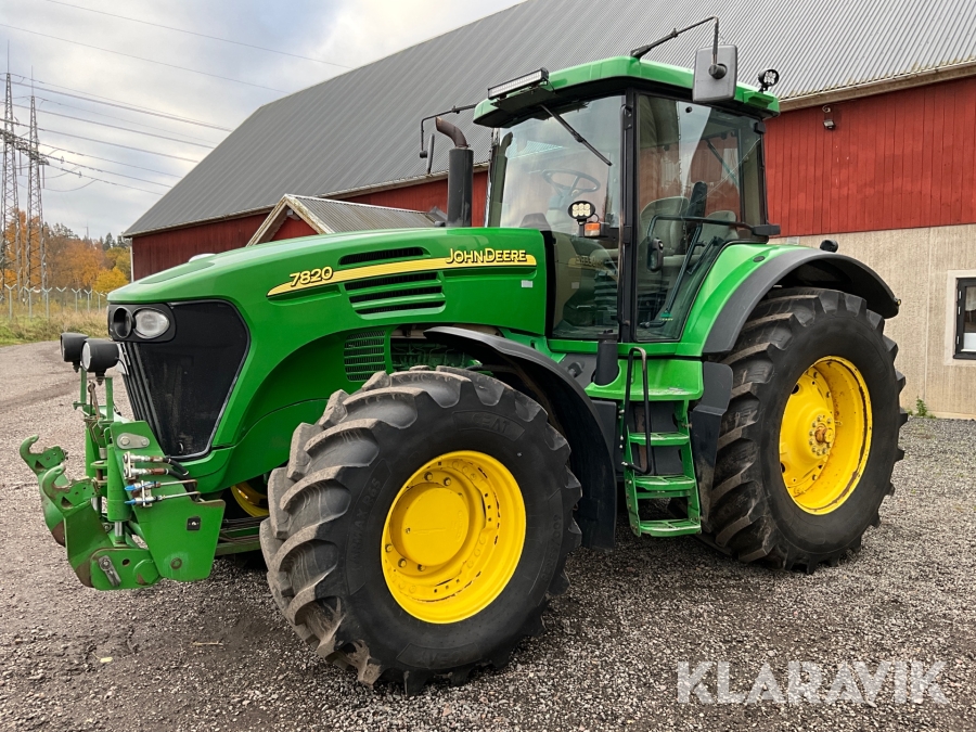 Traktor John Deere 7820