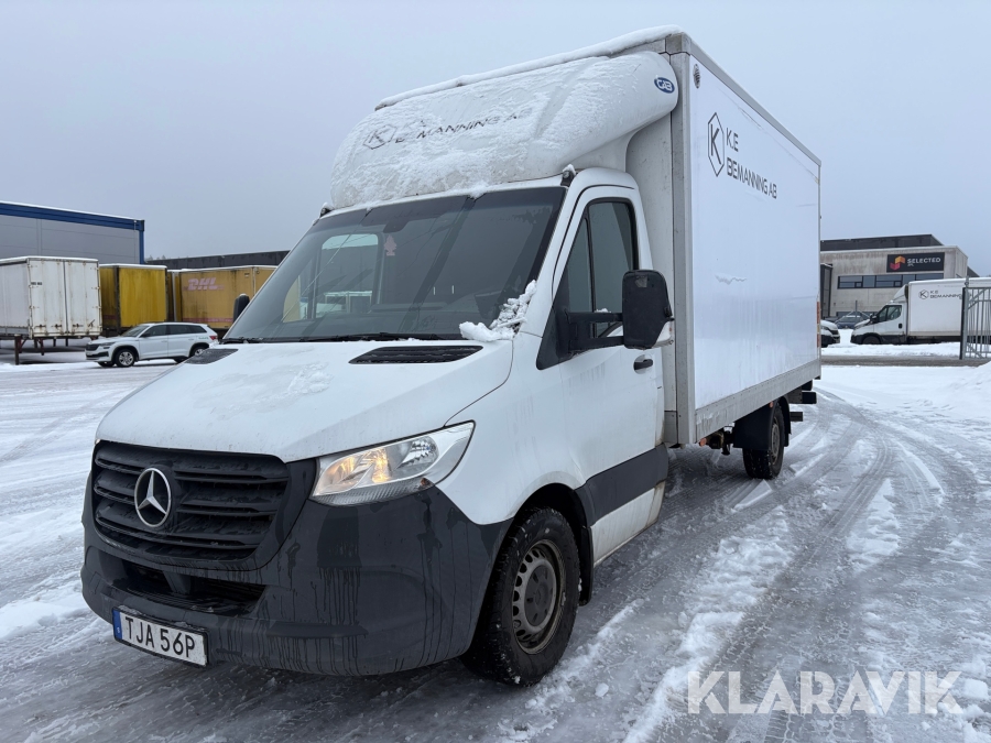 Skåpbil Mercedes-Benz Sprinter med bakgavellyft
