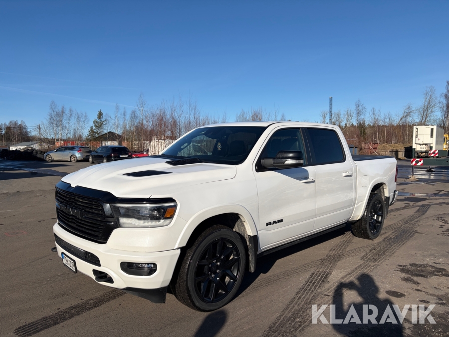 Pickup Dodge Ram 1500 HEMI Laramie night edition