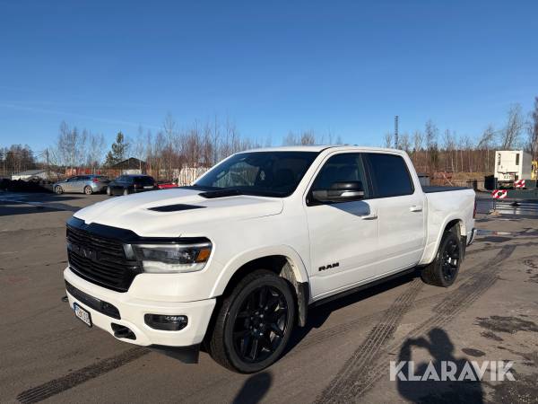 Pickup Dodge Ram 1500 HEMI Laramie night edition
