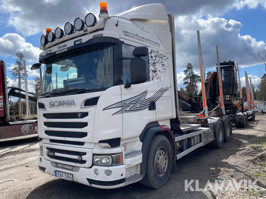 Timmerbil Scania R580 med skogskran och släp