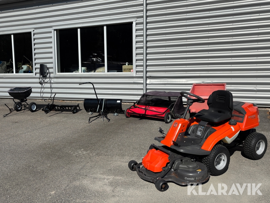 Gräsklippare Husqvarna R216 AWD med flera tillbehör.
