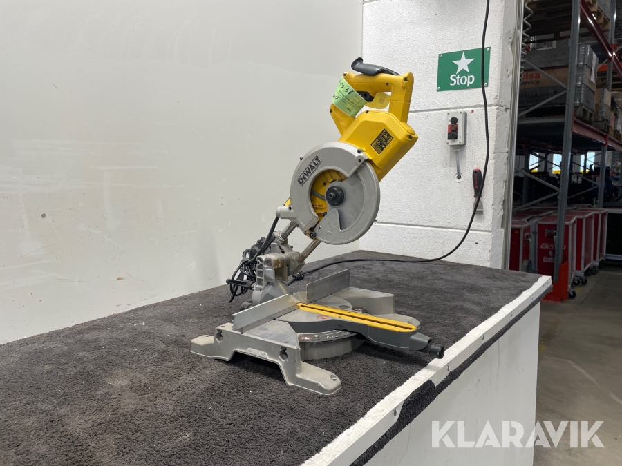 Kap&geringsåg Dewalt DW777-QS