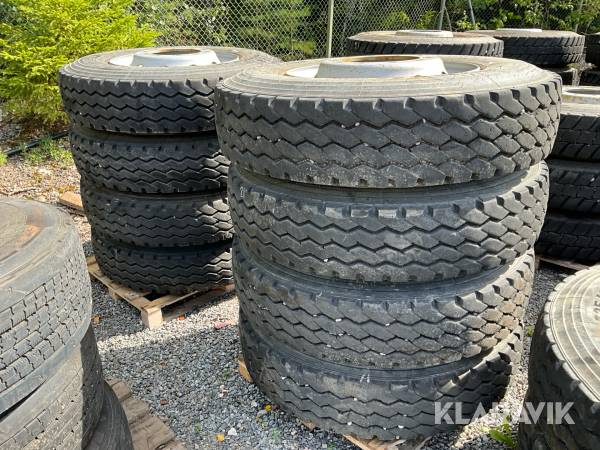 Lastbilsdäck/ anläggningshjul Michelin X works 325/95R24 8st