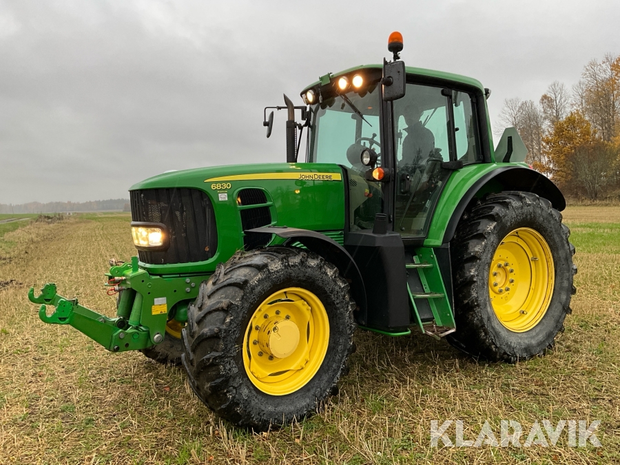 Traktor John Deere 6830 Premium med frontlyft
