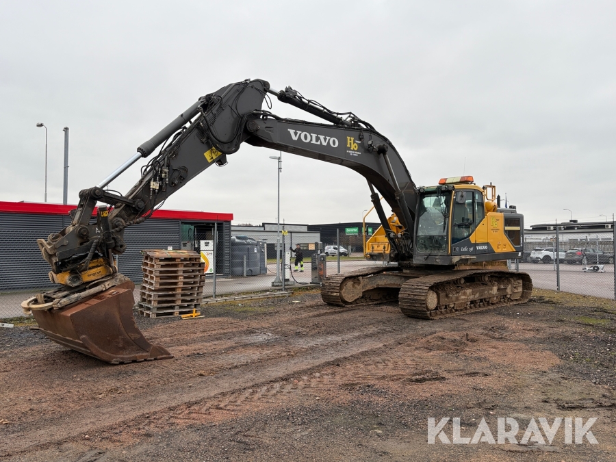 Grävmaskin Volvo EC300EL med tiltrotator och en skopa