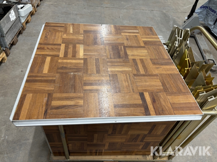 Mobilt dansgolv i lackad ek