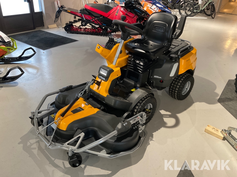 Gräsklippare / Redskapsbärare Stiga Park Pro 900 AWX med redskap