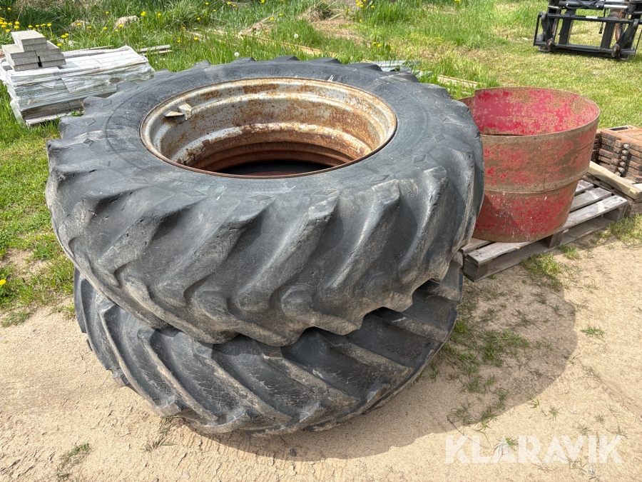 Dubbelmontage Goodyear 18.4-34 2st med ringar & spännare