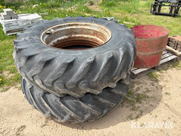 Dubbelmontage Goodyear 18.4-34 2st med ringar & spännare