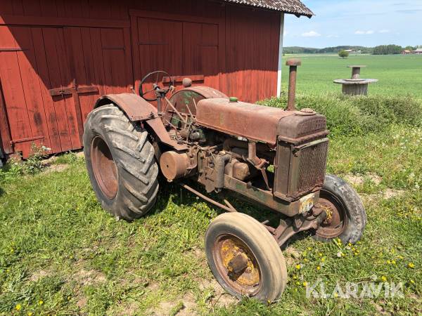 Veterantraktor John Deere BR + nya delar.