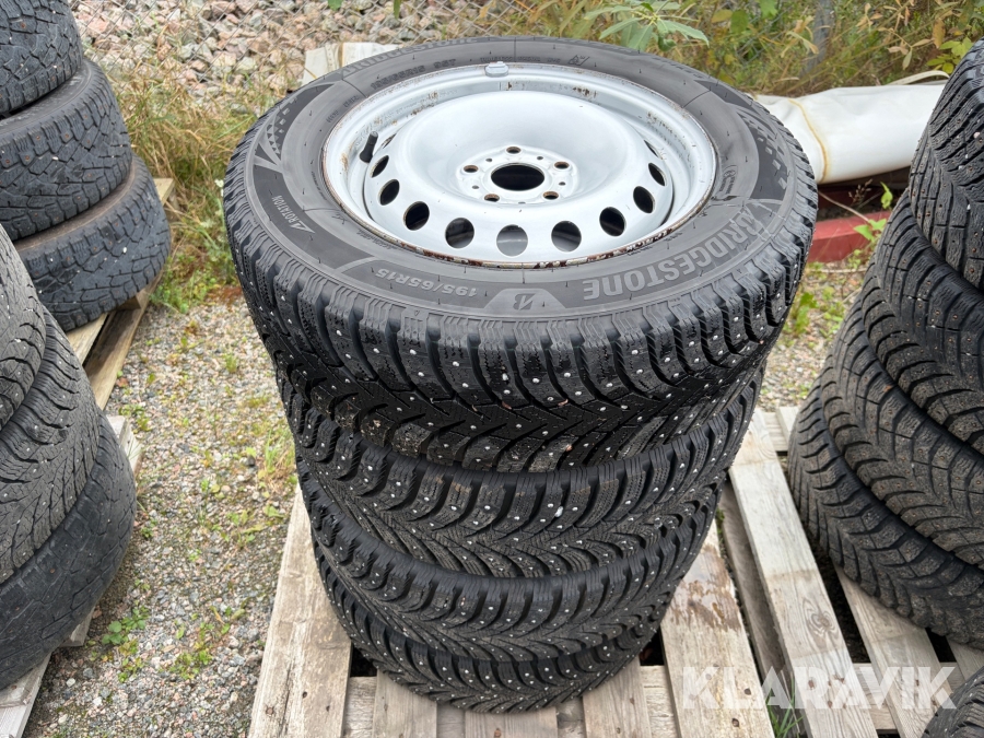 Vinterhjul med dubbdäck Bridgestone Blizzak Spike3 165/65R15 Passande Renault Kangoo 4 st