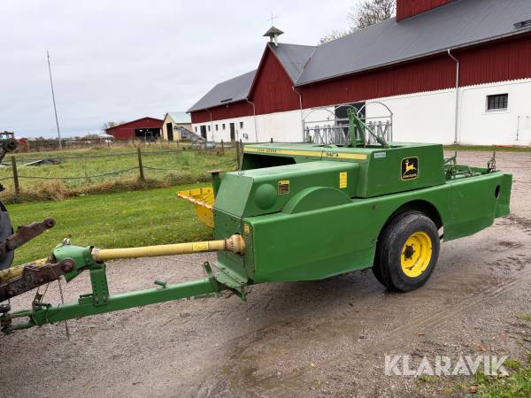 Småbalspress John Deere E 342 A