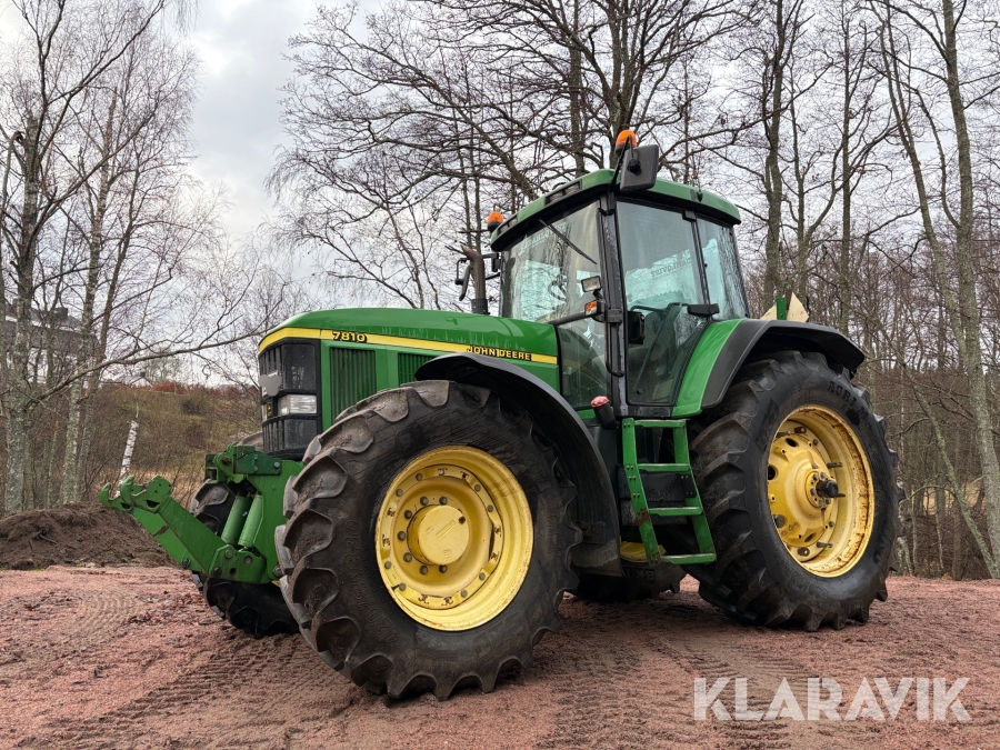 Traktor John Deere 7810