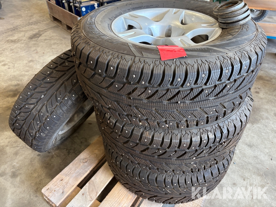Däck till Dodge pickup 265/70R16 4st dubbade