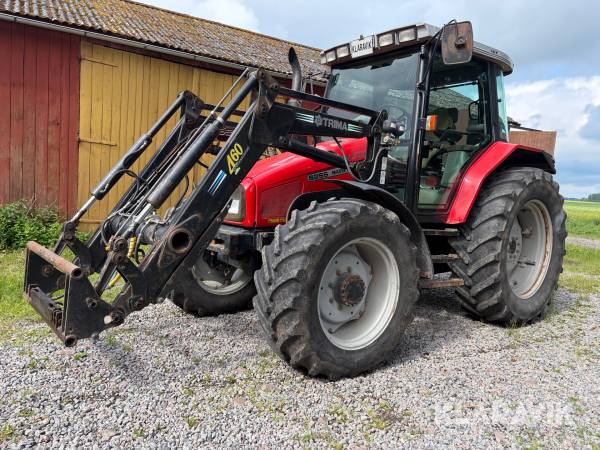 Traktor Massey Ferguson 6255-4 med lastare