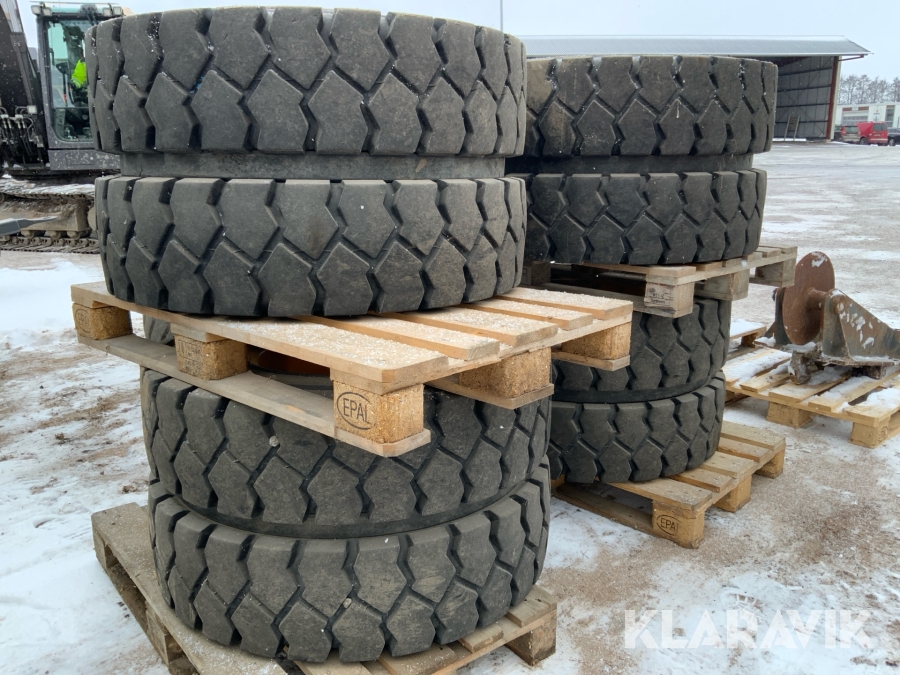 Entreprenaddäck Hjulgrävare Volvo EVR 150