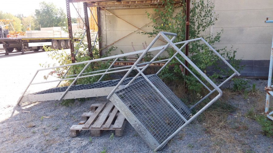 Galvad trappa 12 steg inkl. plattform