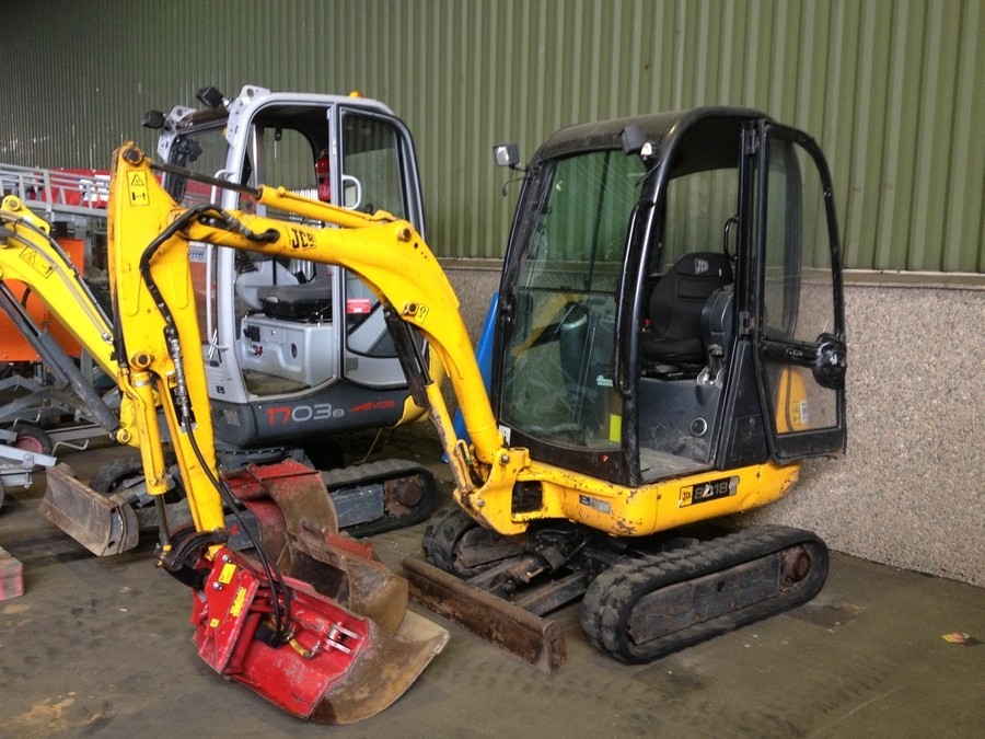 Grävmaskin 1,6 ton med 3 skopor