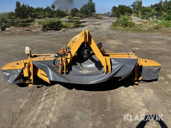 Frontmonterad slåtterkross ELHO 3700F