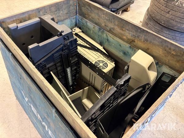 Inredning till lastbil Volvo FH 2023 bla kylskåp och säng