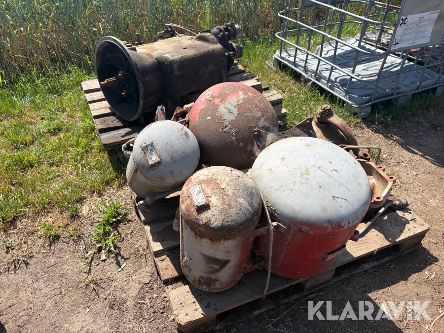 Växellåda, lufttankar, storsnäcka, kardanaxel till Scania LB85