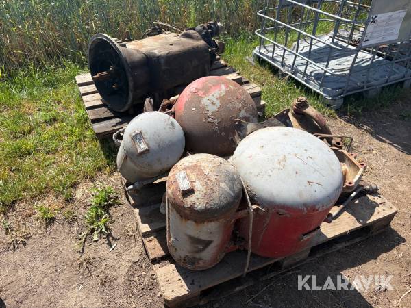 Växellåda, lufttankar, storsnäcka, kardanaxel till Scania LB85
