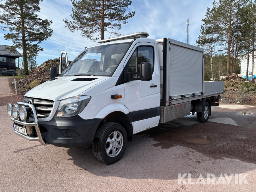 Flakbil Mercedes-Benz Sprinter 316 CDI med kran och 4x4