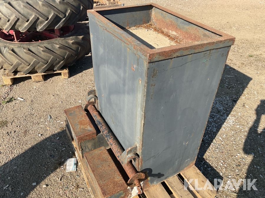 Bakvikt ca 825 kg