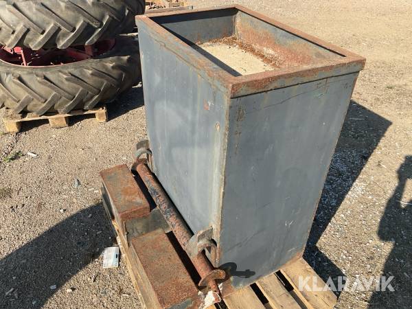 Bakvikt ca 825 kg