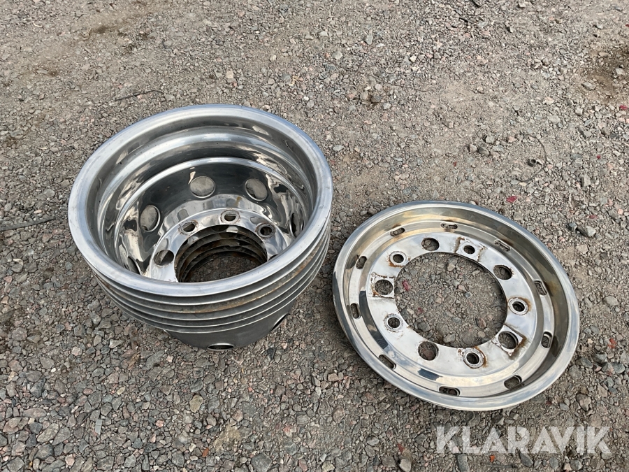 Kromade hjulinsatser till lastbil