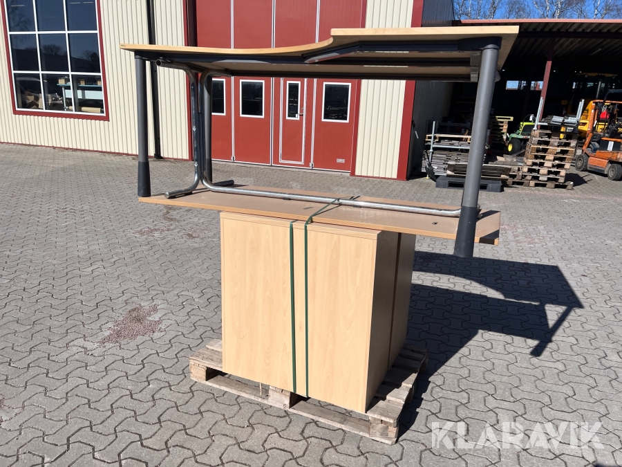 Bord 2st  & Hyllor 2st