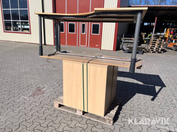 Bord 2st  & Hyllor 2st