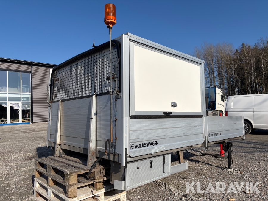Flak med skåp och kran Autokaross/Irstaskåp/HIAB 3600-kran/013T passande transportbil