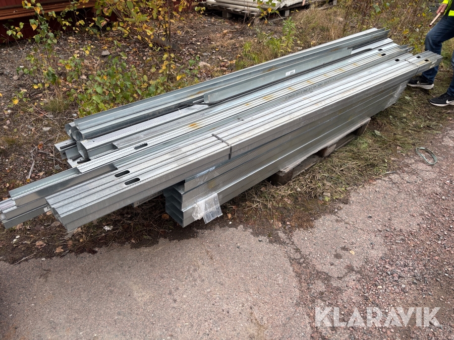 Plåtreglar ca 300 st