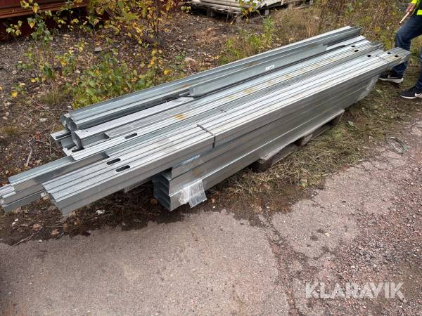 Plåtreglar ca 300 st