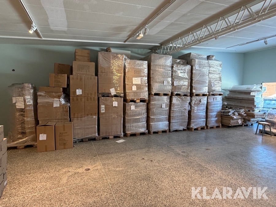 Stort parti med möbler och tillbehör för förskola/skola