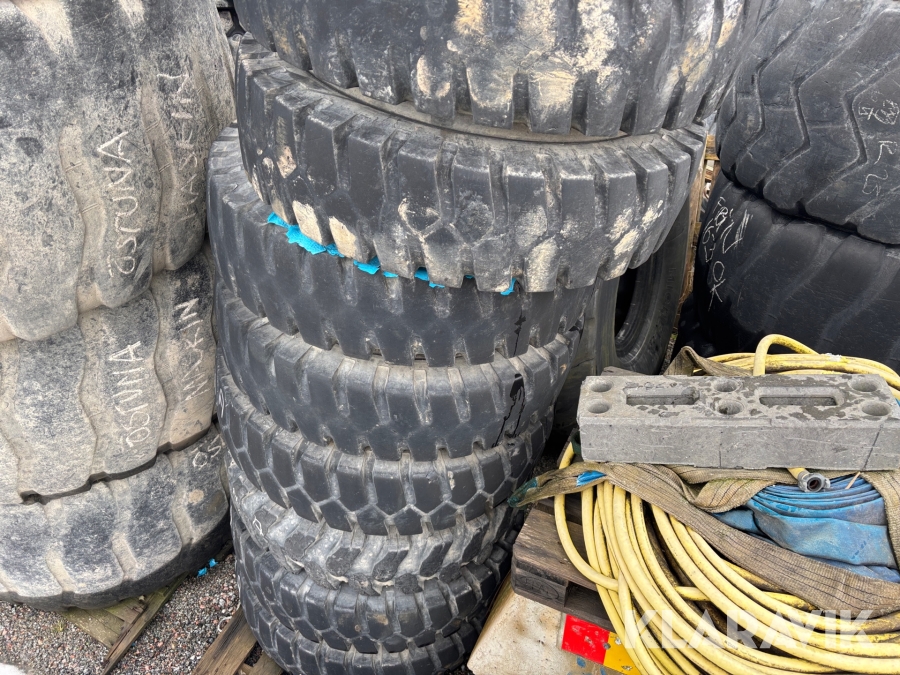 Däck med fälg Mitas Excavator em-23 för Cat 315